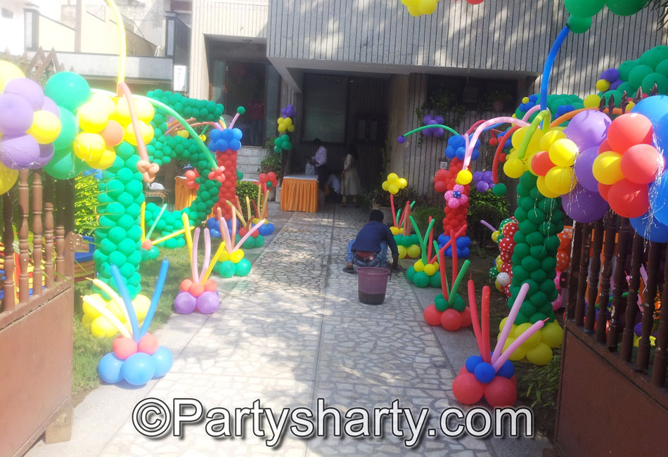 Clown Themed Birthday Party, Birthday themes for Boys, Birthday themes for girls, Birthday party Ideas, birthday party organisers in Delhi, Gurgaon, Noida, Best Birthday Party Themes for Kids and Adults, theme-based birthday party