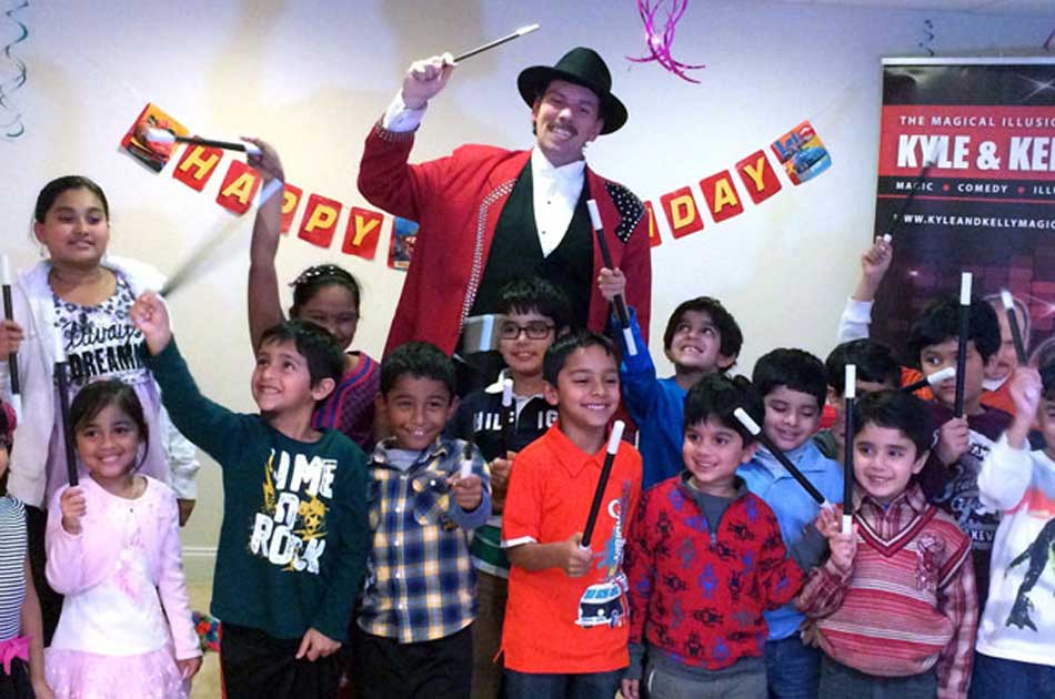 Magician For Birthday Party in Gurgaon | Magic Show Organisers in Gurgaon